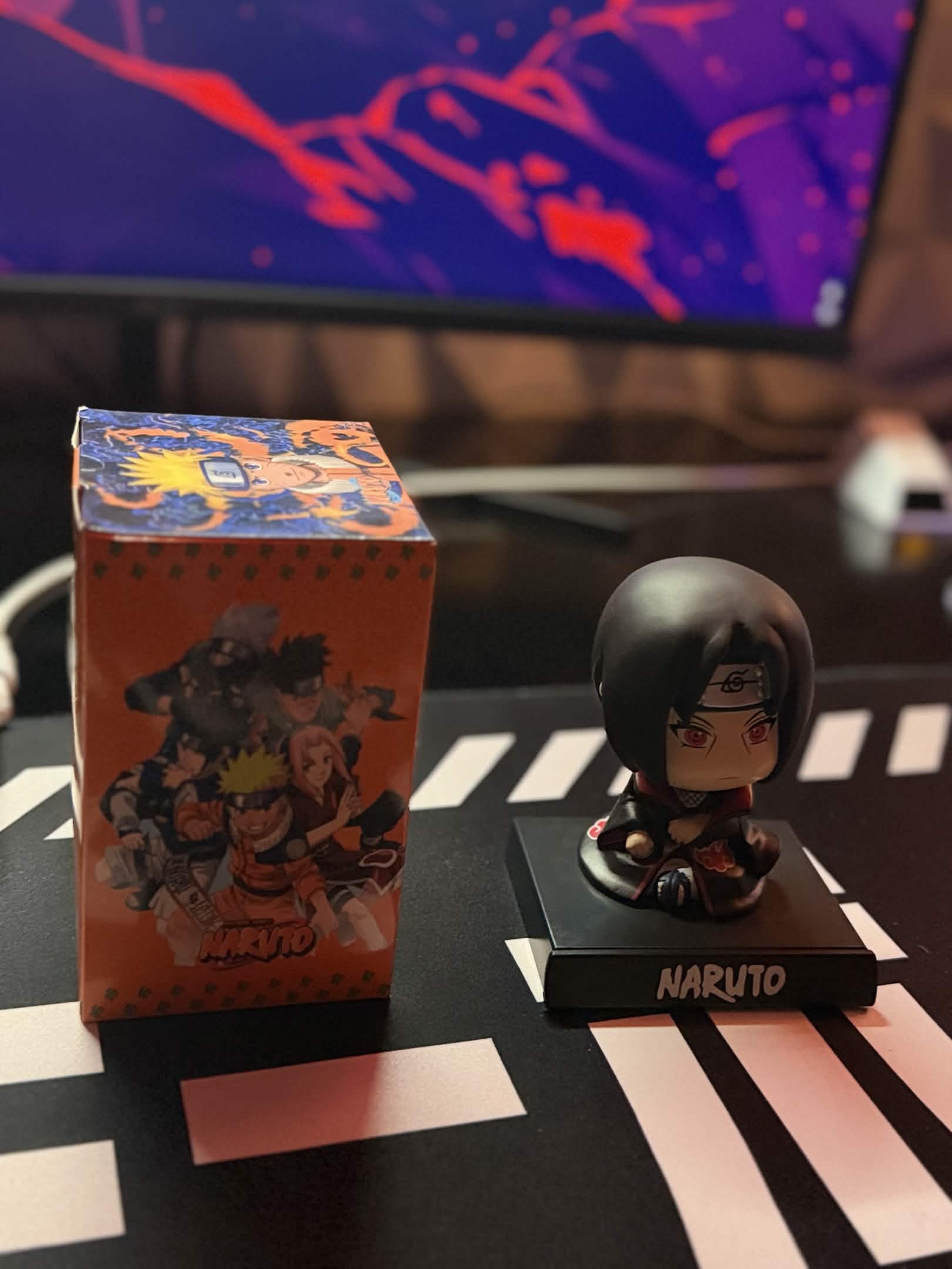 Figures Stand Phone - Itachi
