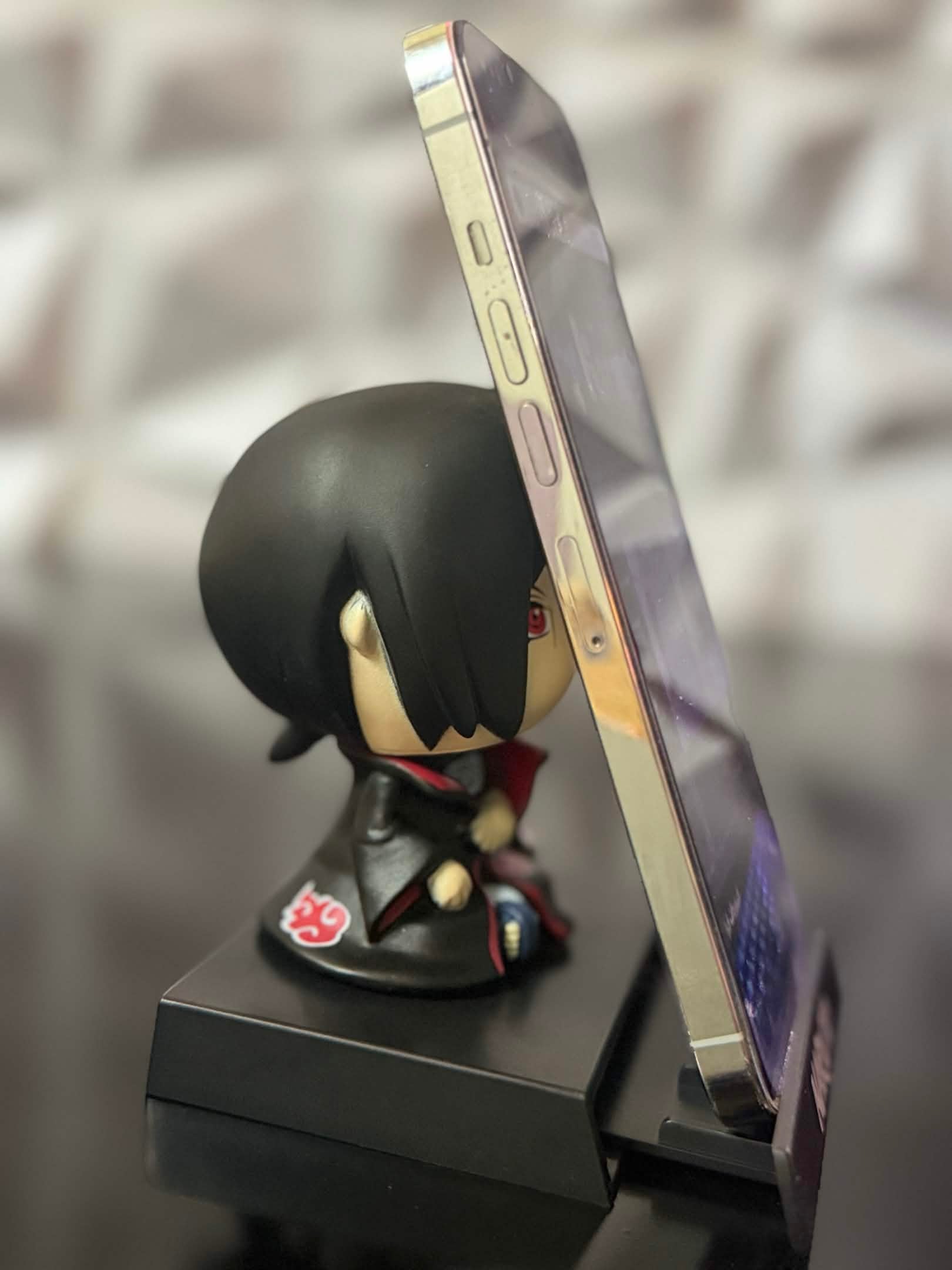 Figures Stand Phone - Itachi