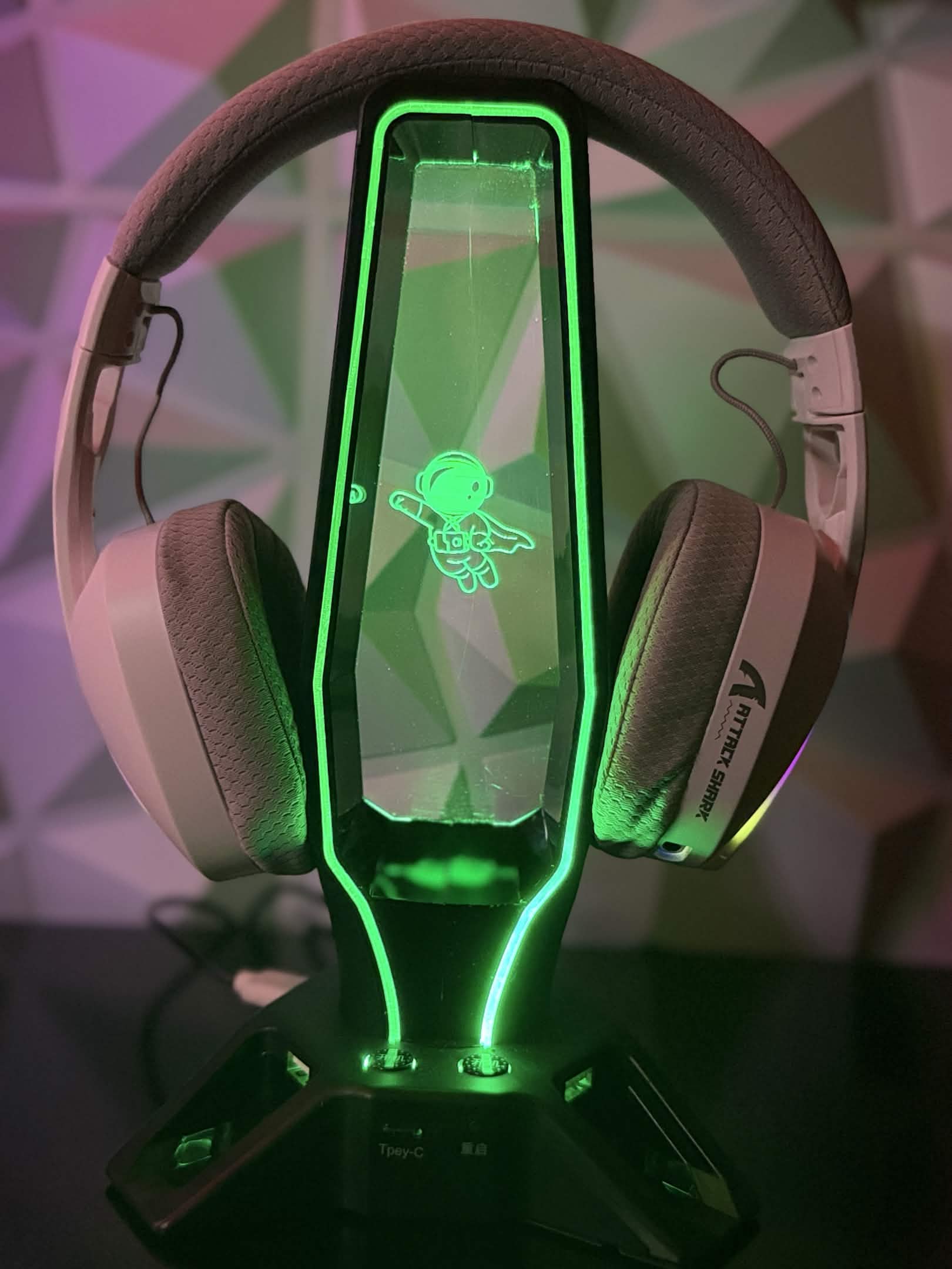 RGB Headset Stand with GIF Display - ستاند سماعة RGB مع عرض GIF