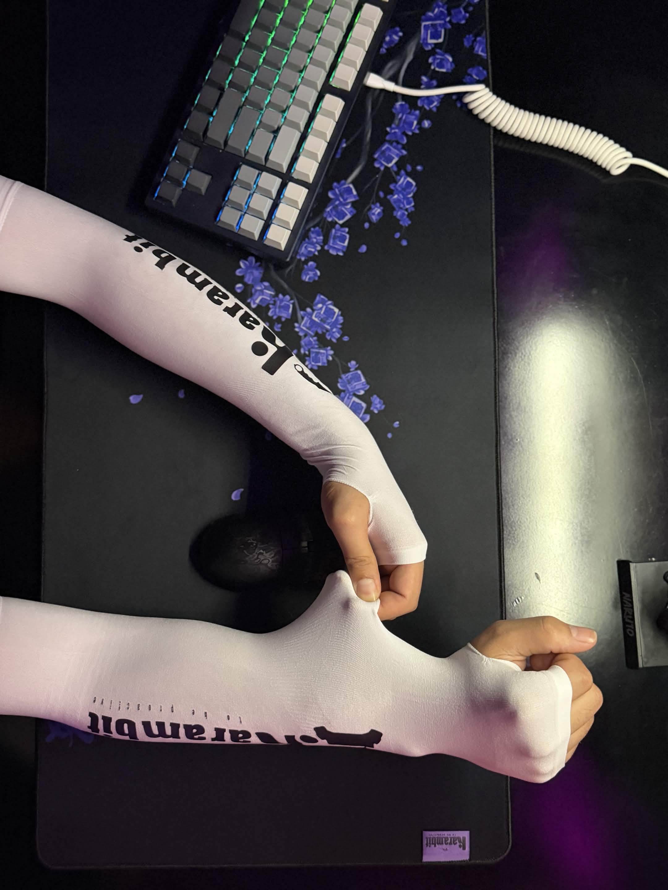 Karambit Pro Gaming Gloves White -  كفوف كرامبيت احترافية