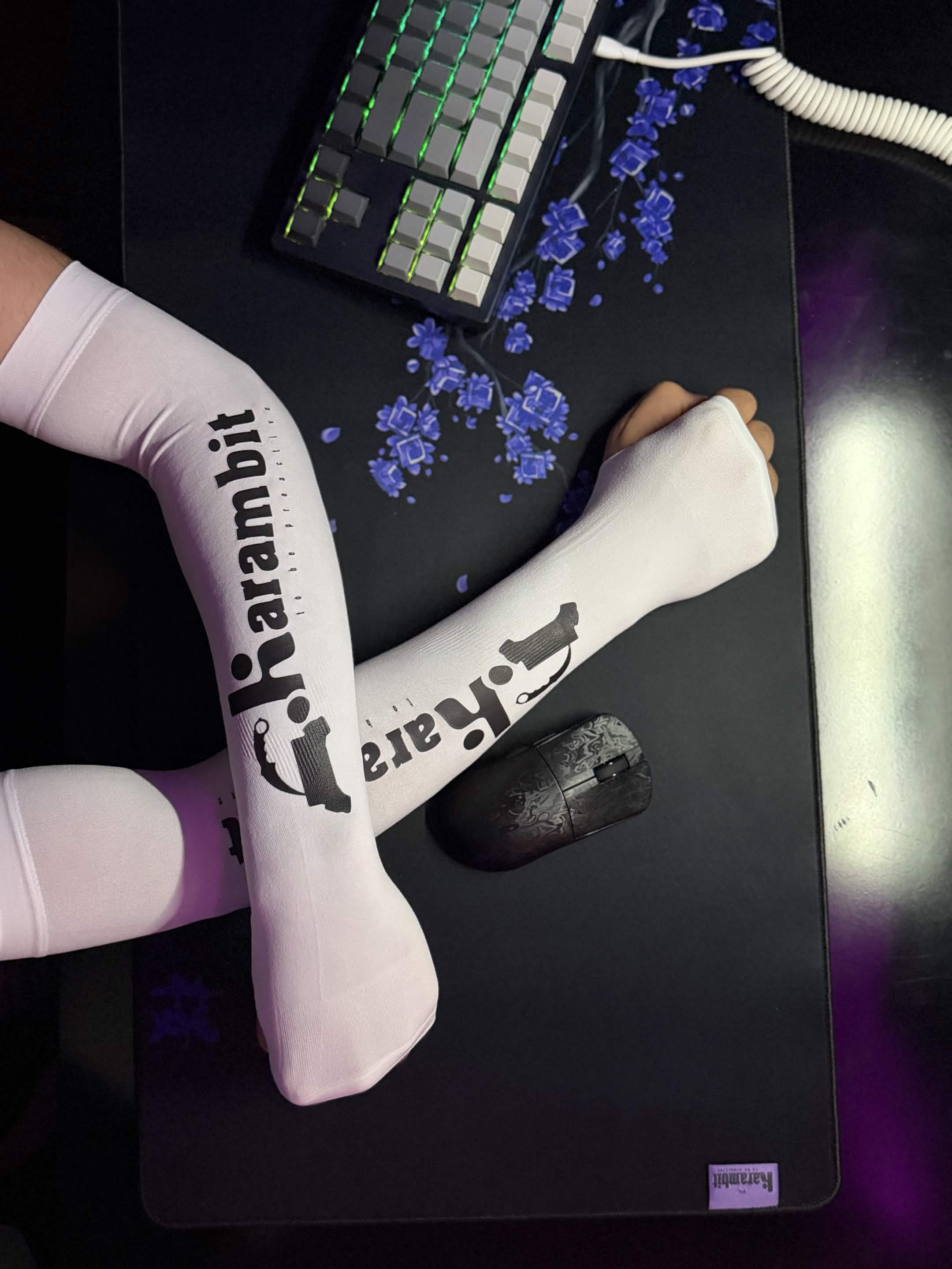 Karambit Pro Gaming Gloves White -  كفوف كرامبيت احترافية